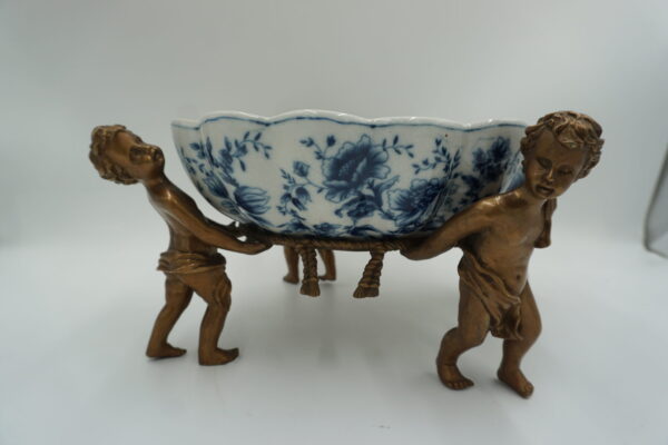 PATERA PORCELANA Z BRĄZEM NA ANIOŁACH - ANIOŁY BRĄZ + PORCELANA PATERA