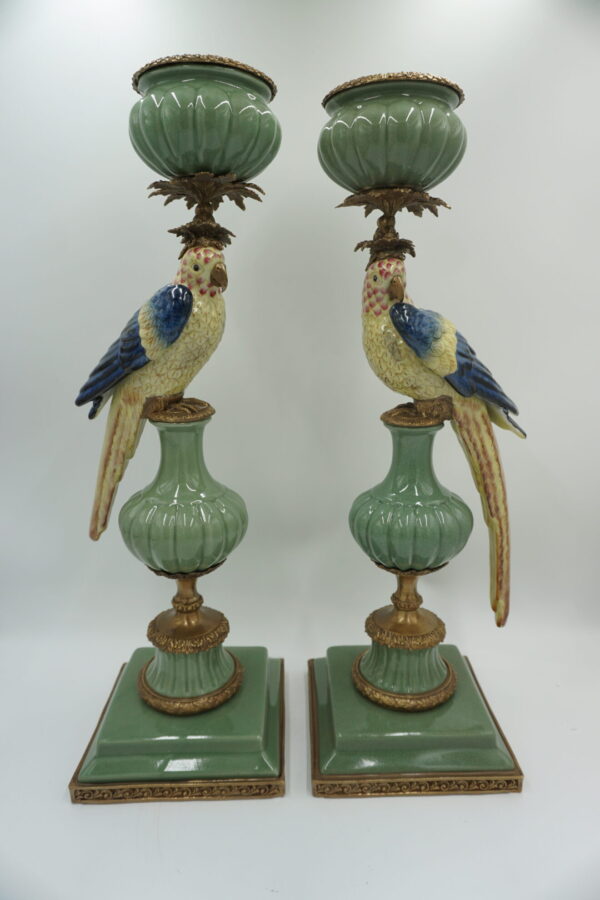 NIESAMOWITA PARA ŚWIECZNIKÓW PAPUGI PORCELANA Z BRĄZEM