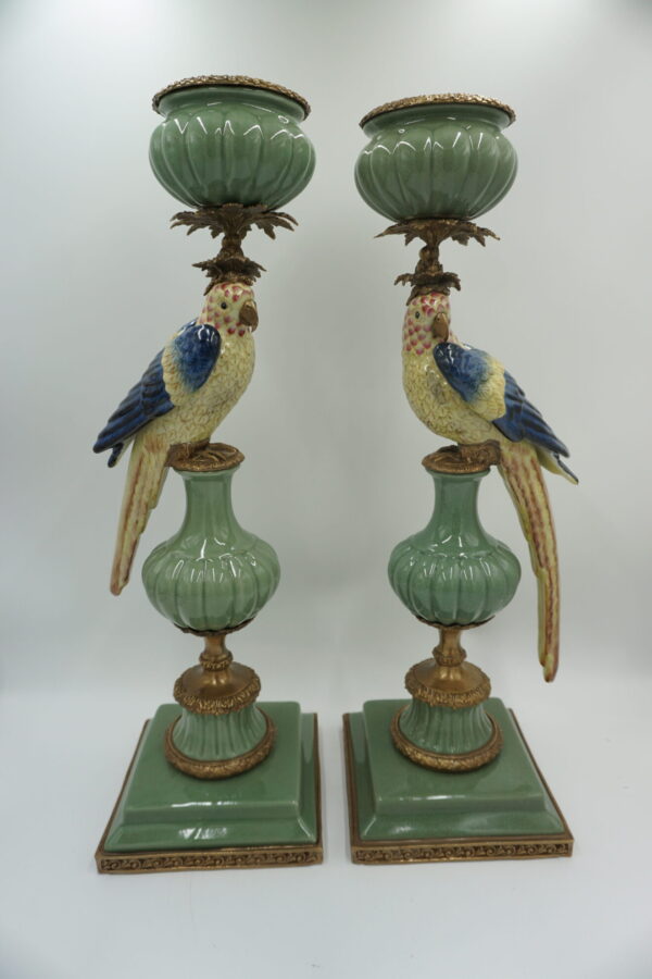 NIESAMOWITA PARA ŚWIECZNIKÓW PAPUGI PORCELANA Z BRĄZEM