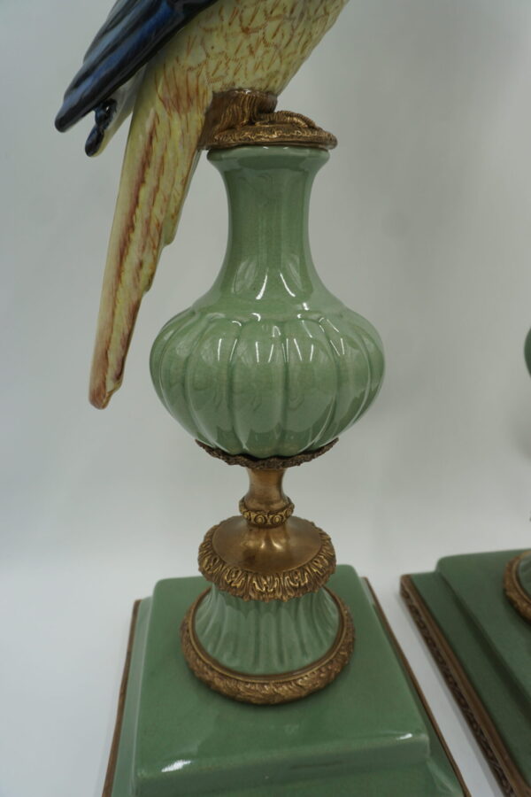 NIESAMOWITA PARA ŚWIECZNIKÓW PAPUGI PORCELANA Z BRĄZEM