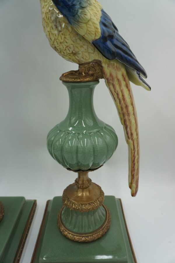 NIESAMOWITA PARA ŚWIECZNIKÓW PAPUGI PORCELANA Z BRĄZEM