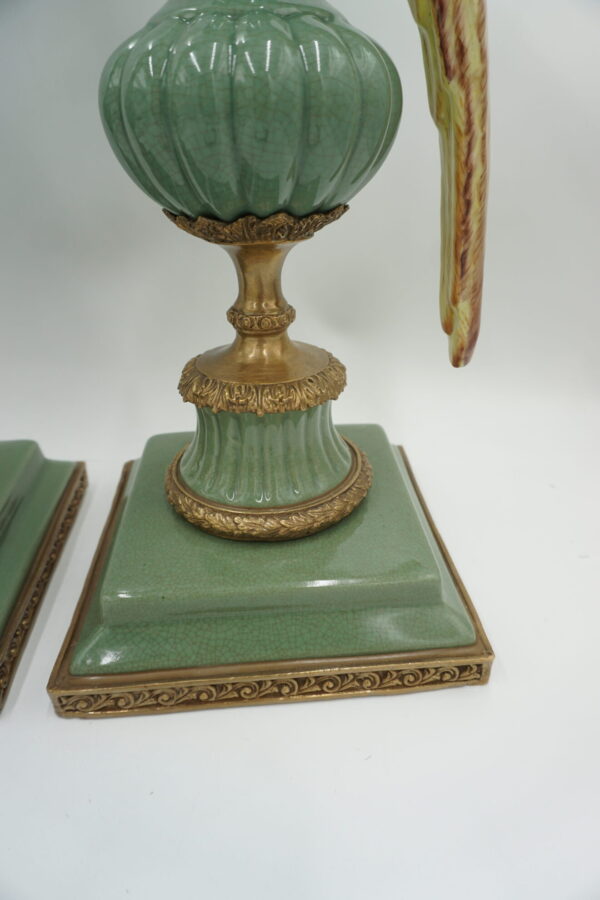 NIESAMOWITA PARA ŚWIECZNIKÓW PAPUGI PORCELANA Z BRĄZEM