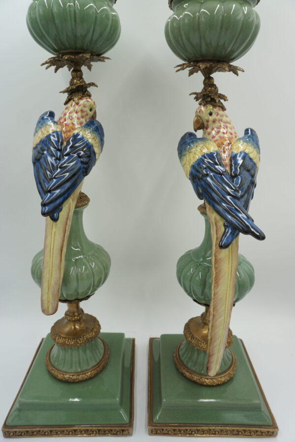 NIESAMOWITA PARA ŚWIECZNIKÓW PAPUGI PORCELANA Z BRĄZEM