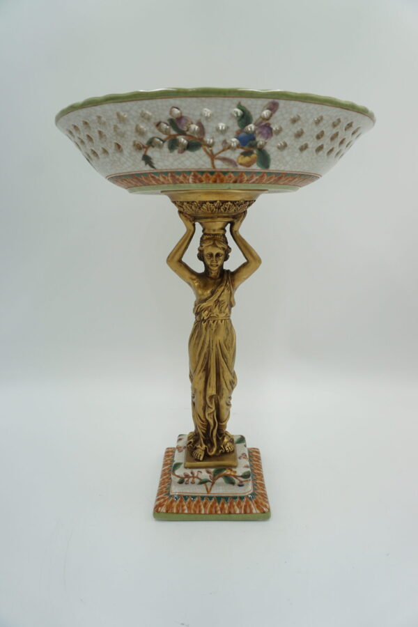 PATERA PORCELANA Z BRĄZEM STOJĄCA KOBIETA TRZYMAJĄCA PATERE