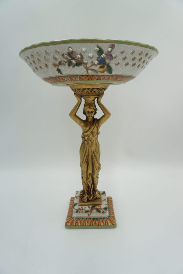 PATERA PORCELANA Z BRĄZEM STOJĄCA KOBIETA TRZYMAJĄCA PATERE