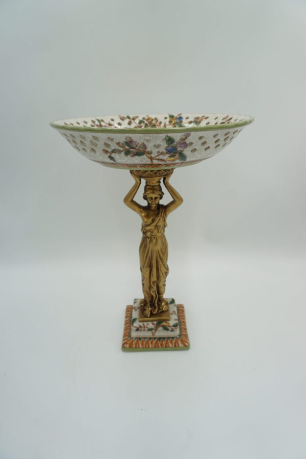 PATERA PORCELANA Z BRĄZEM STOJĄCA KOBIETA TRZYMAJĄCA PATERE