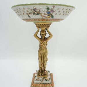PATERA PORCELANA Z BRĄZEM STOJĄCA KOBIETA TRZYMAJĄCA PATERE
