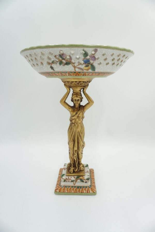 PATERA PORCELANA Z BRĄZEM STOJĄCA KOBIETA TRZYMAJĄCA PATERE