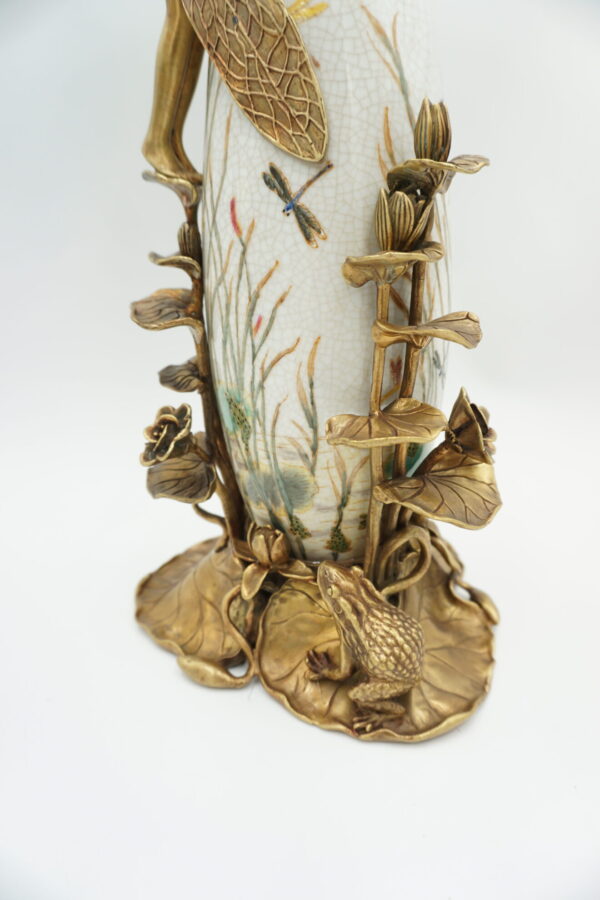 CALINECZKA - PORCELANOWY WAZON OKUTY BRĄZEM