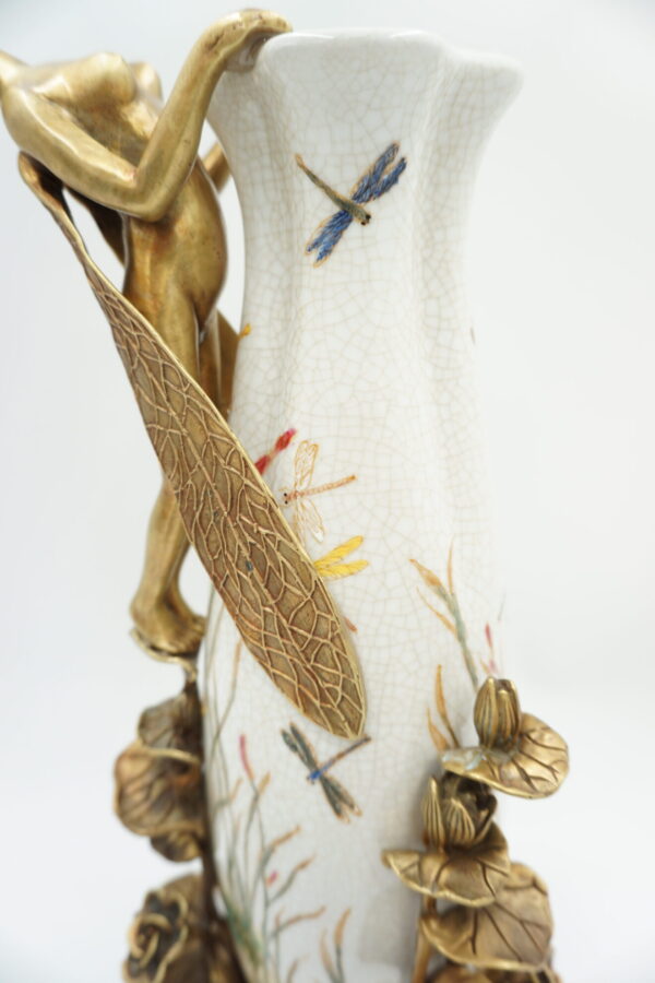 CALINECZKA - PORCELANOWY WAZON OKUTY BRĄZEM