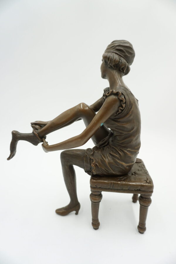 FIGURA Z BRĄZU AKT KOBIETA W RAJSTOPACH