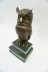 FIGURA Z BRĄZU SOWA NA KSIĄZKACH SYMBOL MĄDROŚCI