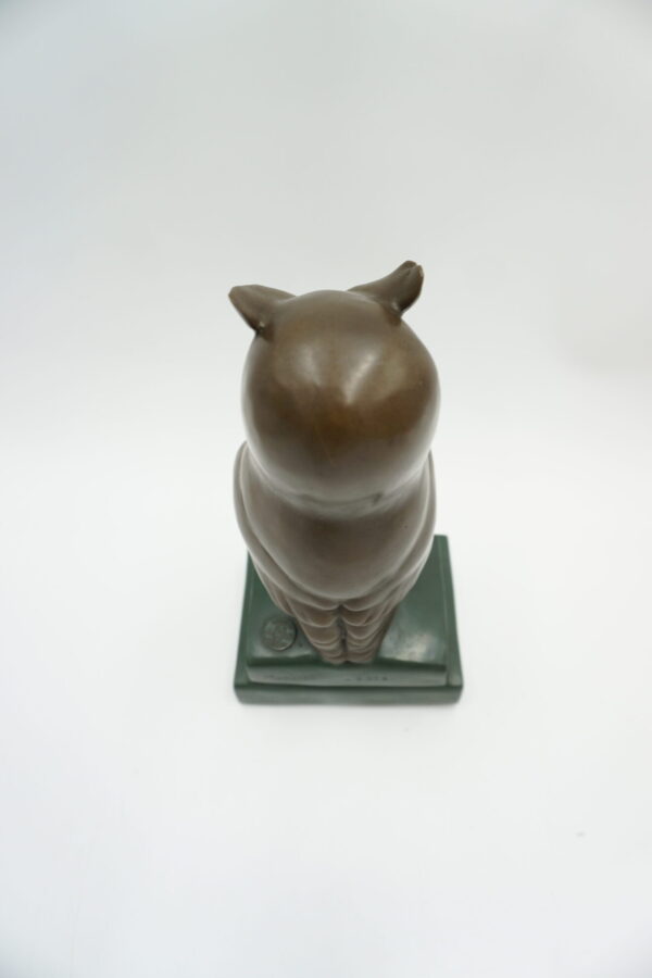 FIGURA Z BRĄZU SOWA NA KSIĄZKACH SYMBOL MĄDROŚCI