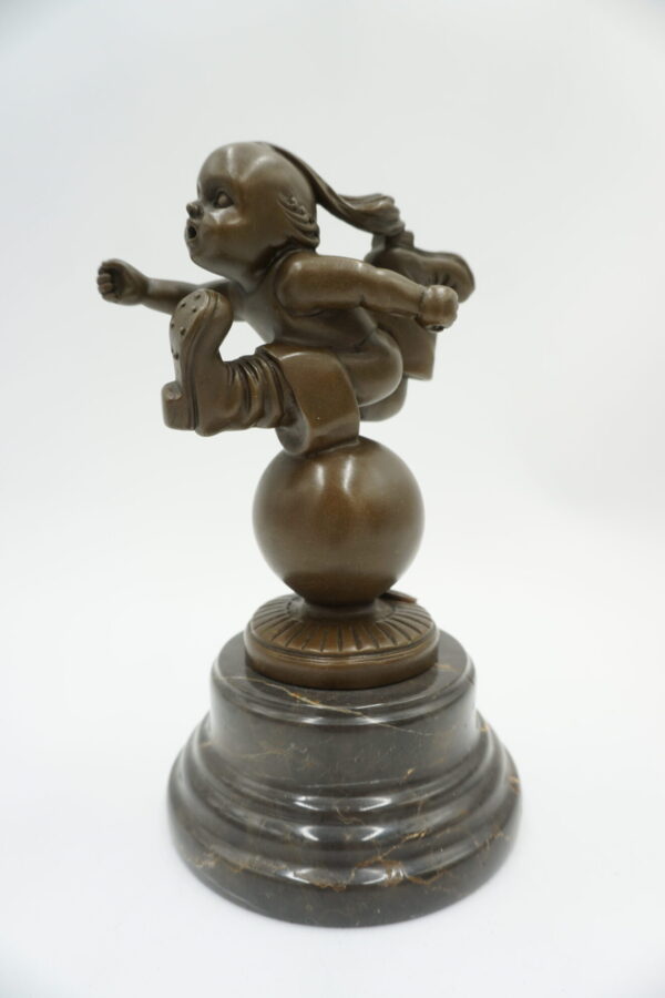 FIGURA Z BRĄZU BIEGNĄCY CHŁOPIEC TOM THUMB