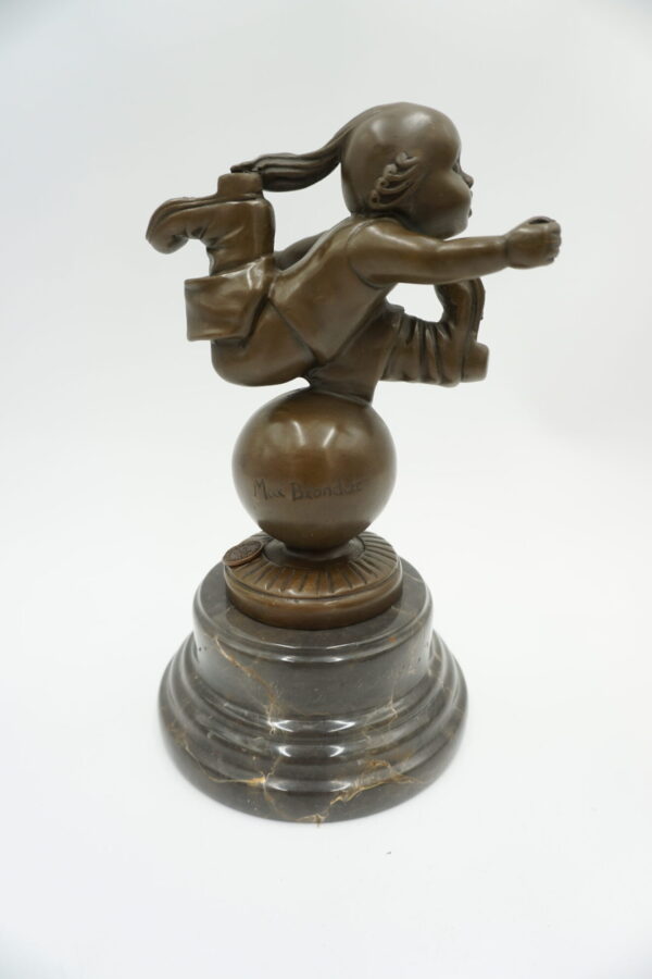 FIGURA Z BRĄZU BIEGNĄCY CHŁOPIEC TOM THUMB