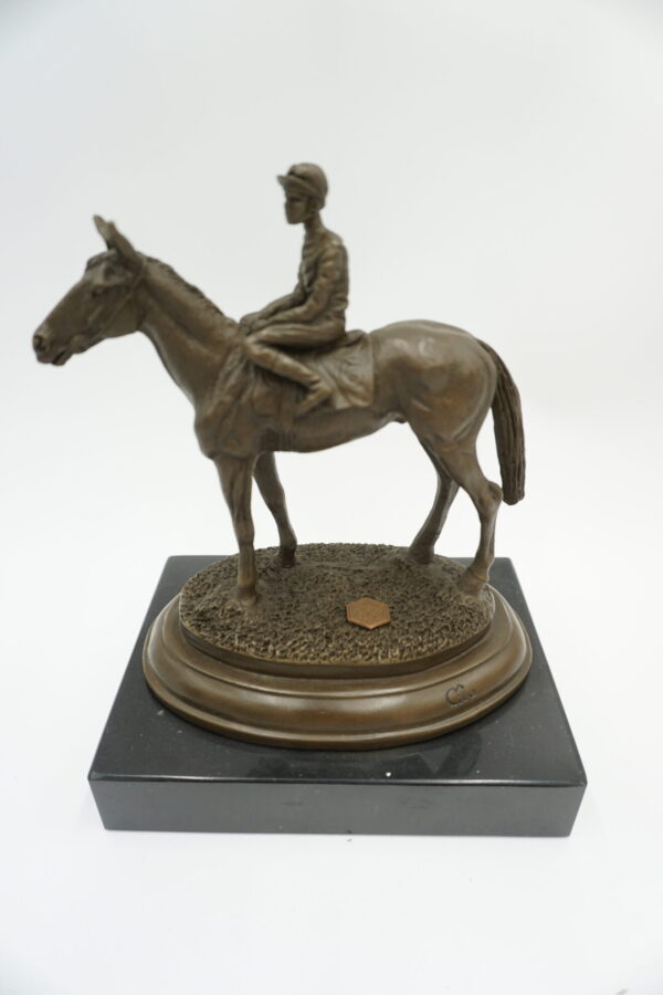 FIGURA Z BRĄZU JEZDZIEĆ NA KONIU JOKEY NA KONIU