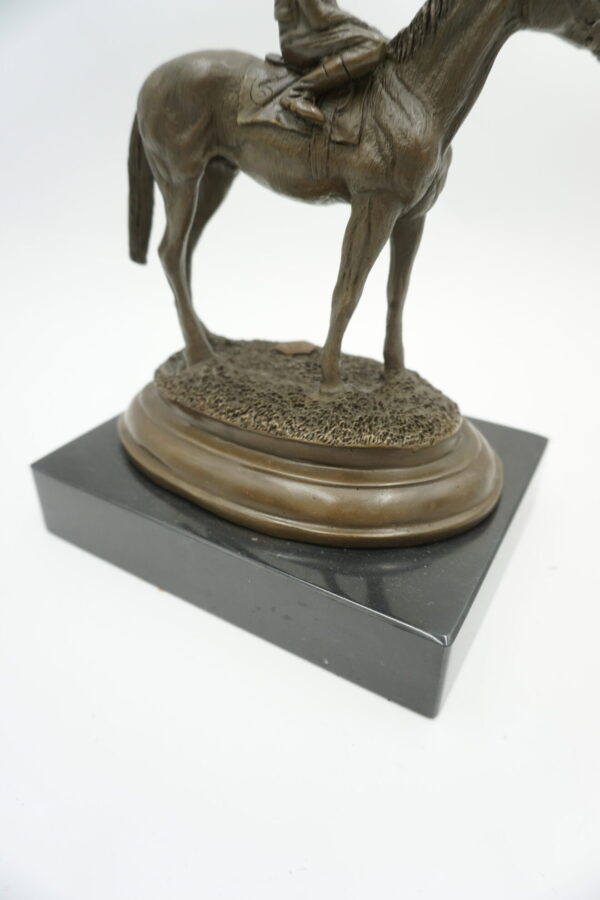 FIGURA Z BRĄZU JEZDZIEĆ NA KONIU JOKEY NA KONIU