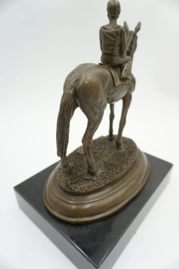 FIGURA Z BRĄZU JEZDZIEĆ NA KONIU JOKEY NA KONIU