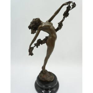 FIGURA Z BRĄZU KOBIETA Z WINOROŚLĄ