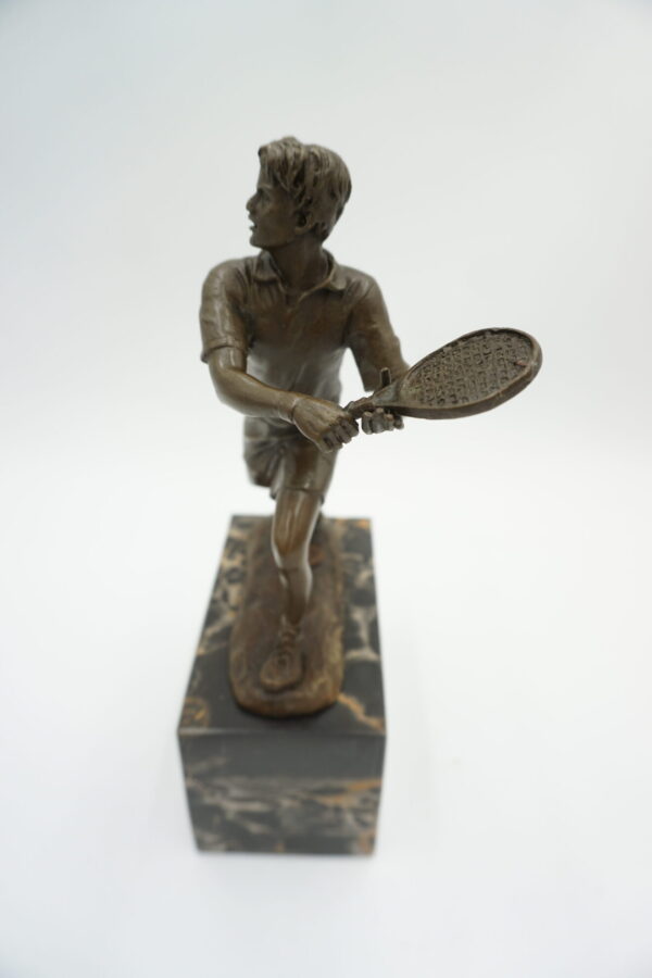 FIGURA Z BRĄZU TENISISTA Z RAKIETĄ