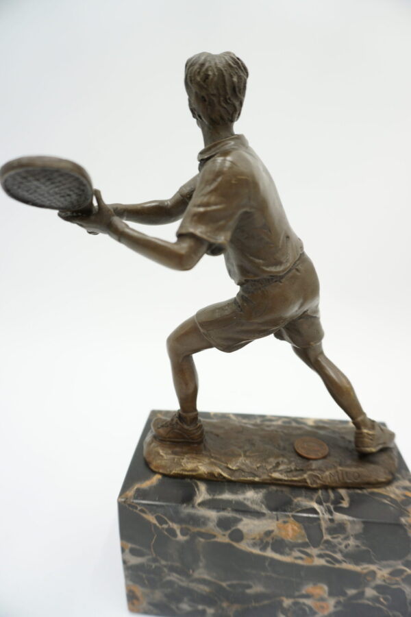 FIGURA Z BRĄZU TENISISTA Z RAKIETĄ