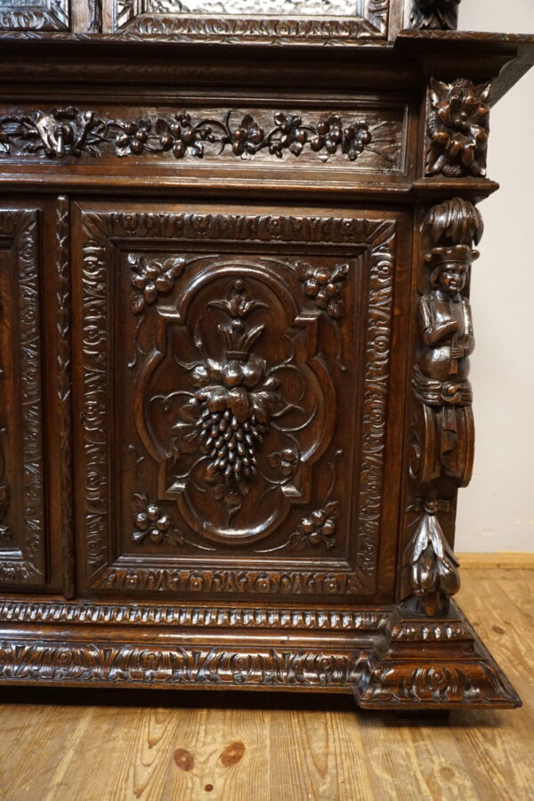 FIGURALNY KREDENS NIESAMOWITE RZEŹBY UNIKAT