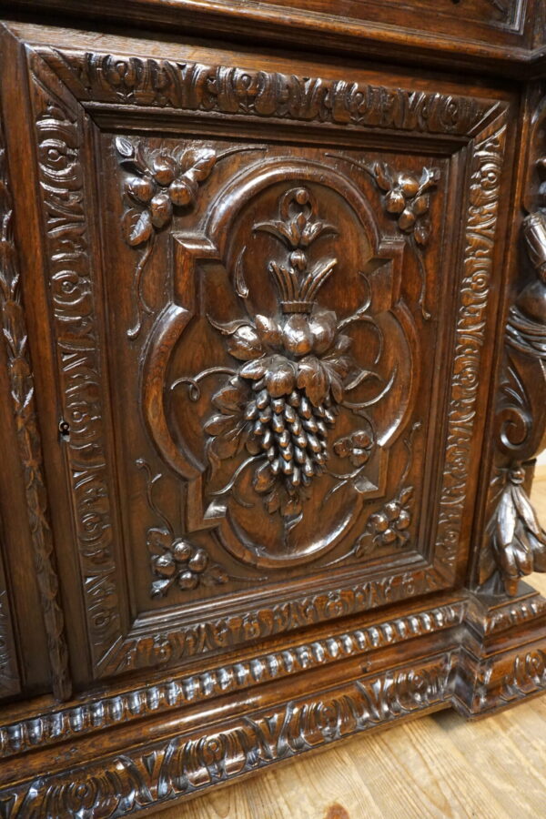 FIGURALNY KREDENS NIESAMOWITE RZEŹBY UNIKAT