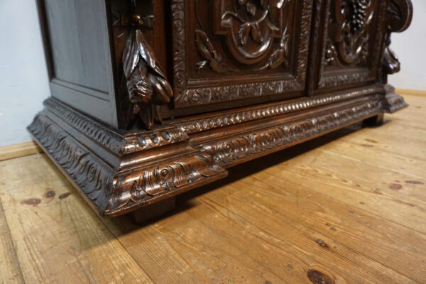 FIGURALNY KREDENS NIESAMOWITE RZEŹBY UNIKAT