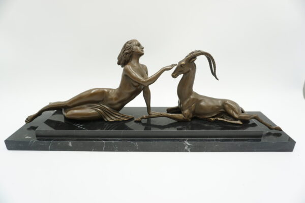 DUŻA FIGURA Z BRĄZU KOBIETA AMAZONKA Z ANTYLOPĄ