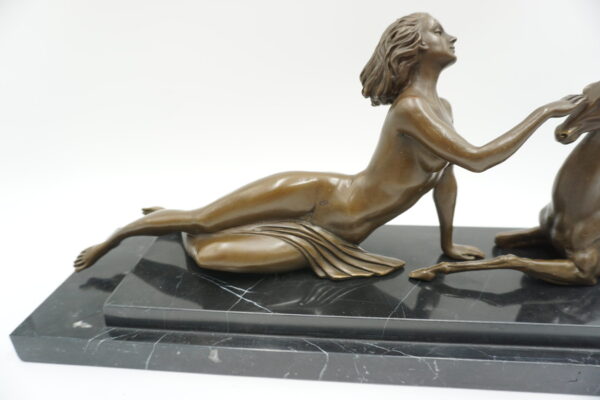 DUŻA FIGURA Z BRĄZU KOBIETA AMAZONKA Z ANTYLOPĄ