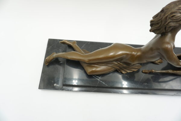 DUŻA FIGURA Z BRĄZU KOBIETA AMAZONKA Z ANTYLOPĄ