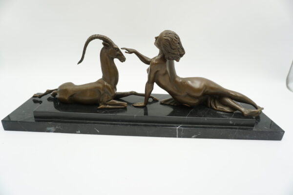 DUŻA FIGURA Z BRĄZU KOBIETA AMAZONKA Z ANTYLOPĄ