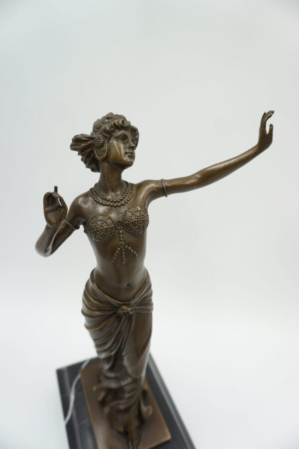 DOSTOJNA KOBIETA FIGURA Z BRĄZU - SYGNOWANA