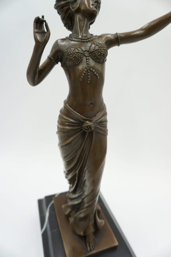 DOSTOJNA KOBIETA FIGURA Z BRĄZU - SYGNOWANA