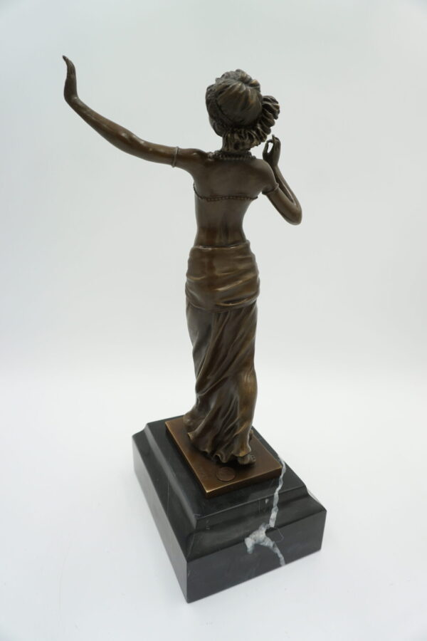 DOSTOJNA KOBIETA FIGURA Z BRĄZU - SYGNOWANA