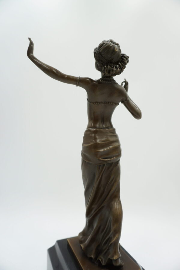 DOSTOJNA KOBIETA FIGURA Z BRĄZU - SYGNOWANA