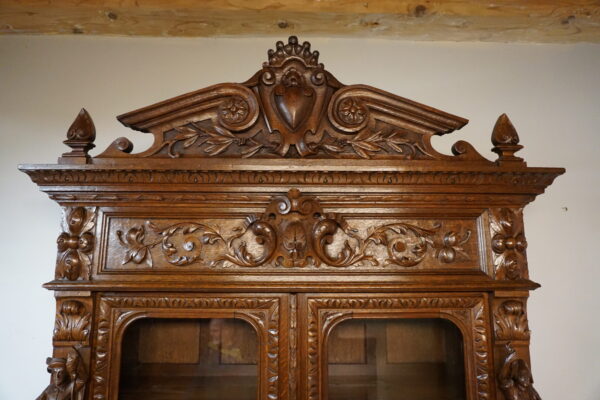 PRZESZKLONY MYŚLIWSKI KREDENS FIGURY MYŚLIWYCH