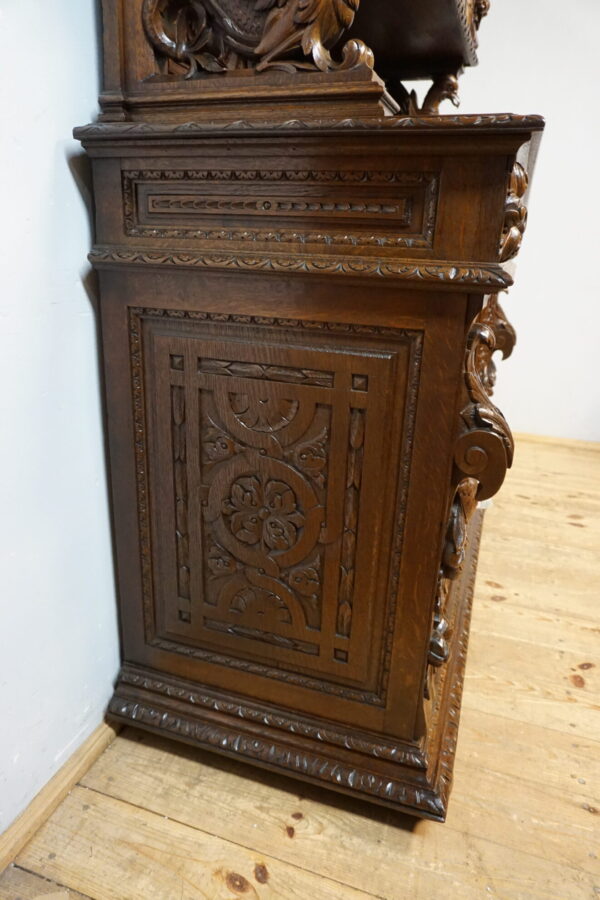 PRZESZKLONY MYŚLIWSKI KREDENS FIGURY MYŚLIWYCH