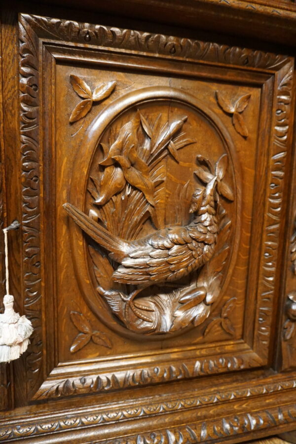 PRZESZKLONY MYŚLIWSKI KREDENS FIGURY MYŚLIWYCH