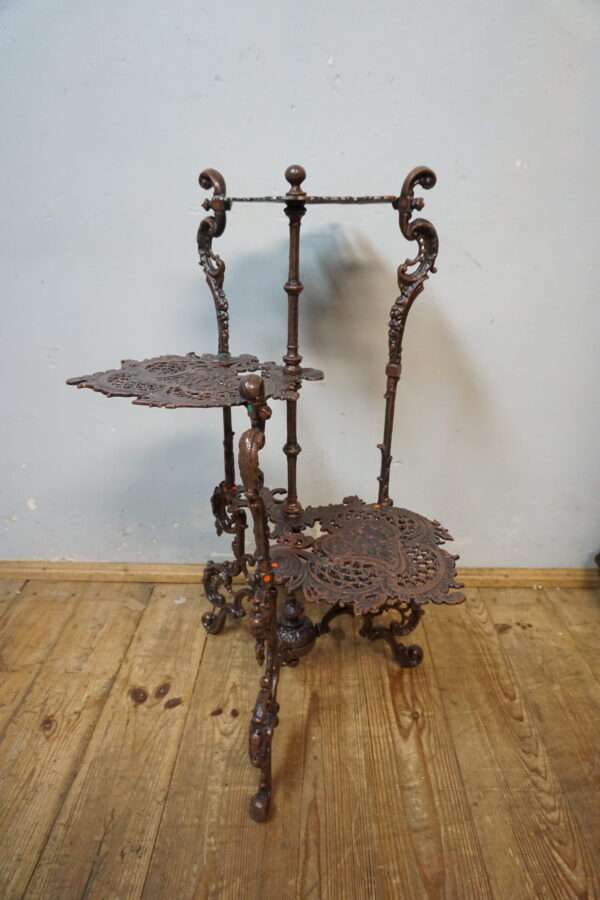 ŻELIWNY 3-POZIOMOWY KWIETNIK STOLIK