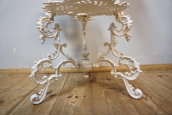 ŻELIWNY 3-POZIOMOWY KWIETNIK STOLIK BIAŁY