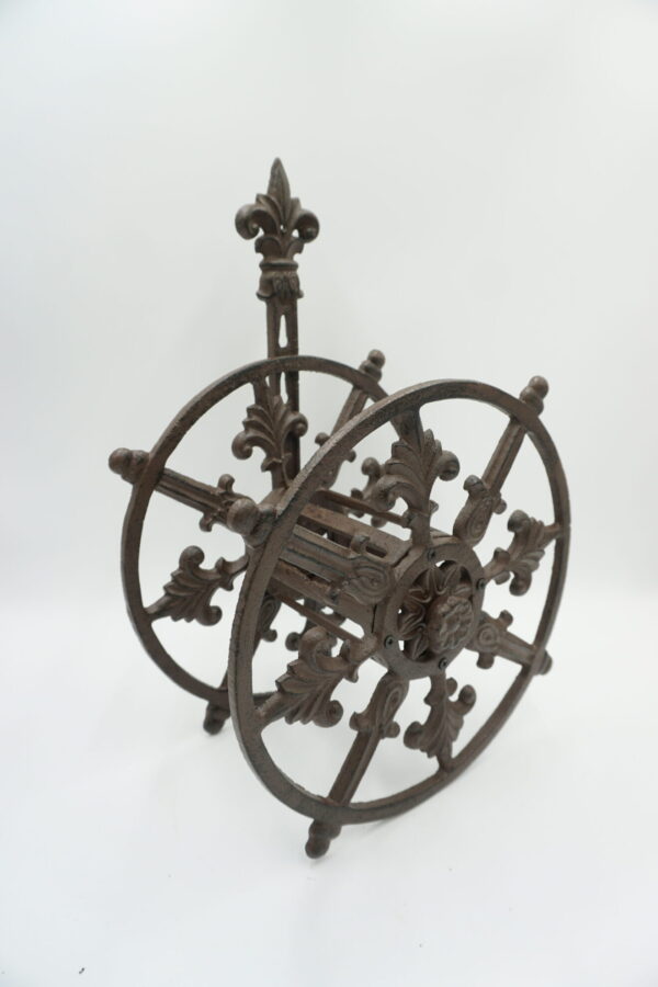 ŻELIWNY UCHWYT NA WĘŻA OGRODOWEGO