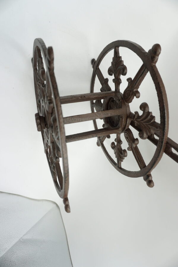 ŻELIWNY UCHWYT NA WĘŻA OGRODOWEGO