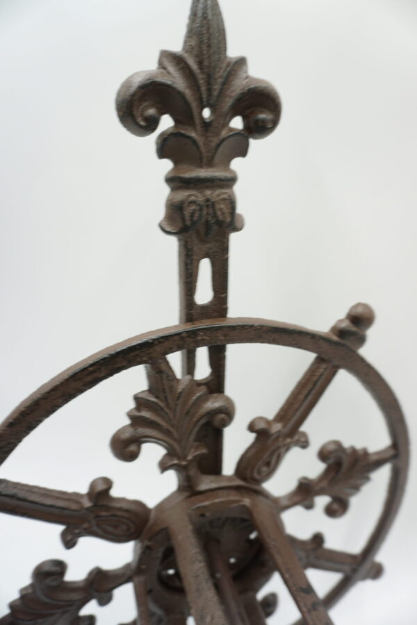 ŻELIWNY UCHWYT NA WĘŻA OGRODOWEGO