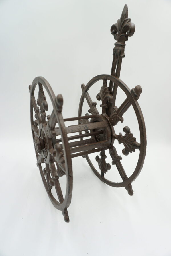 ŻELIWNY UCHWYT NA WĘŻA OGRODOWEGO