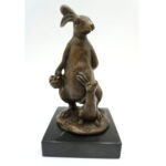 FIGURA Z BRĄZU ZAJĄC ZAJĄCZEK Z DZIECKIEM