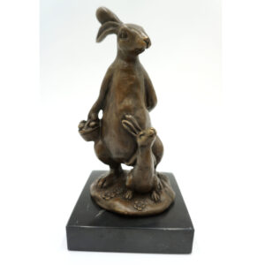 FIGURA Z BRĄZU ZAJĄC ZAJĄCZEK Z DZIECKIEM