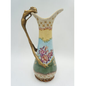 PORCELANOWY DZBANUSZEK KOBIETA PORCELANA Z BRĄZEM