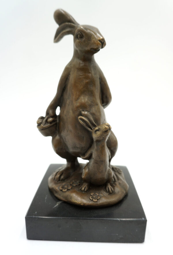 FIGURA Z BRĄZU ZAJĄC ZAJĄCZEK Z DZIECKIEM