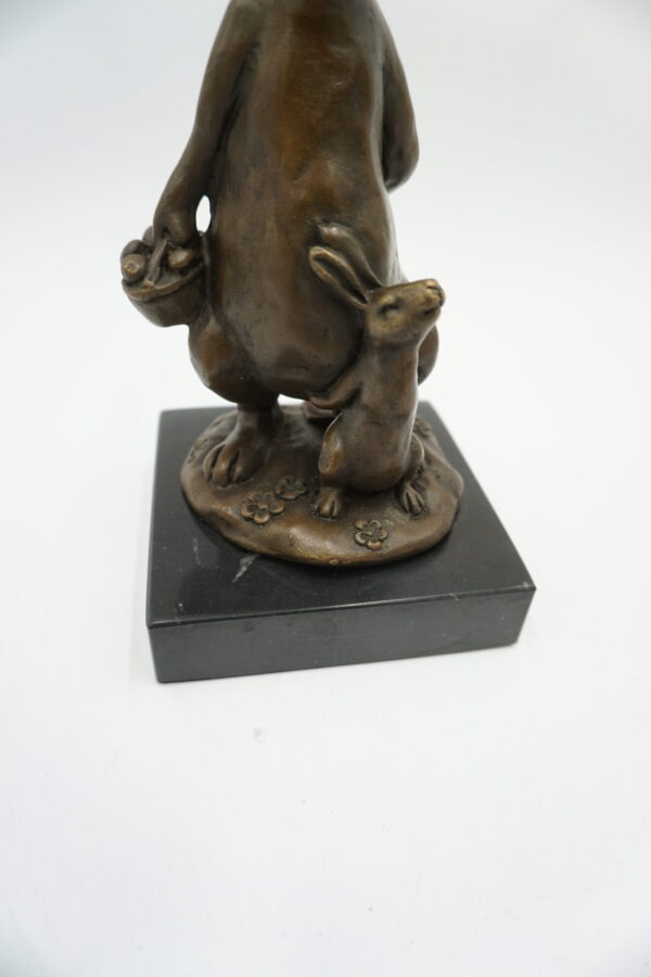 FIGURA Z BRĄZU ZAJĄC ZAJĄCZEK Z DZIECKIEM